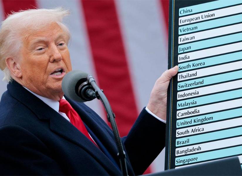 Fotografía de la tabla de aranceles de Donald Trump.