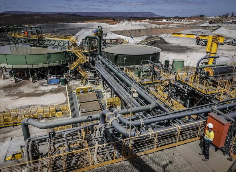 La industria minera de Brasil, con un importante peso en las exportaciones del país, se debate entre el impulso de iniciativas verdes en el sector y proyectos de ley que podrían acercarla más al colapso ambiental que a un papel activo en la transición energética. EFE/ André Coelho.