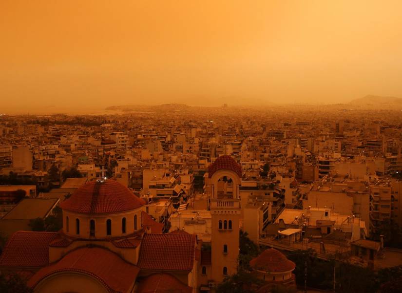 Grecia con el cielo color naranja