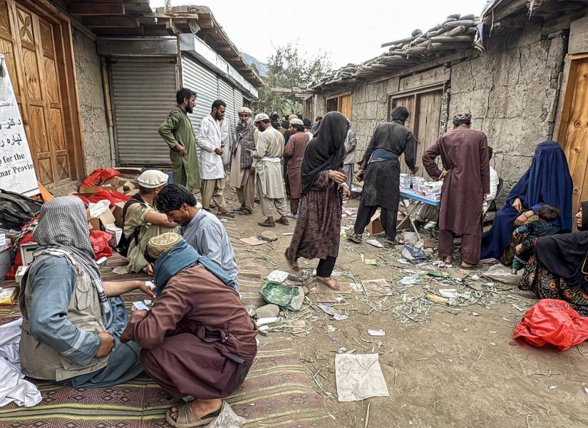Los afectados piden agua, comida, carpas y medicinas.