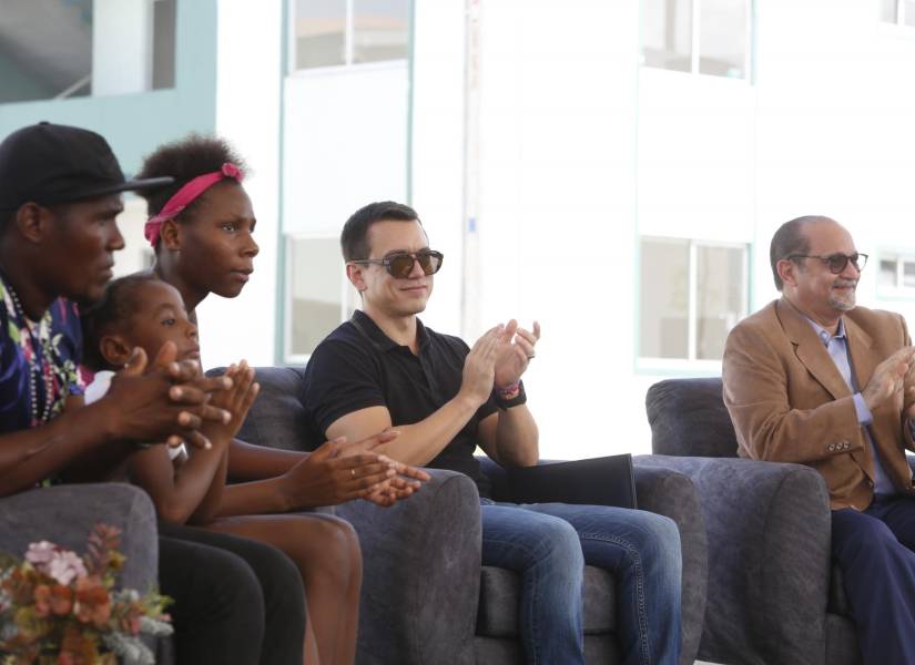 El presidente durante la entrega de un complejo habitacional La Troncal, en Guayas, el 26 de febrero de 2024