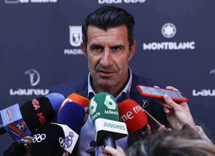 El exfutbolista Luis Figo atiende a la prensa durante el acto en el que se han dado a conocer los nominados a los Premios Laureus, este lunes en Madrid.