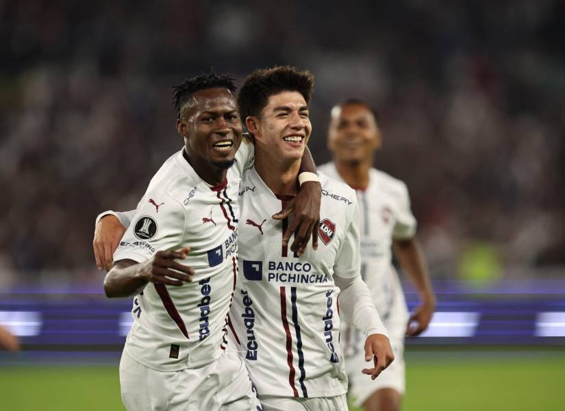 Gabriel Villamil celebra su gol con Leonel Quiñónez contra Palmeiras por la semifinal de ida de la Copa Libertadores