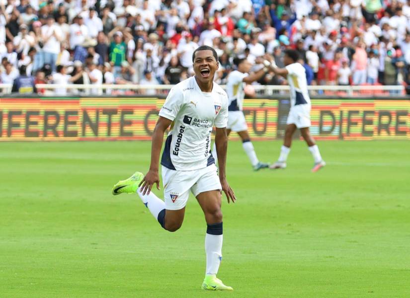 El jugador de Liga de Quito, Bryan Ramírez, celebra un gol contra Aucas por la LigaPro