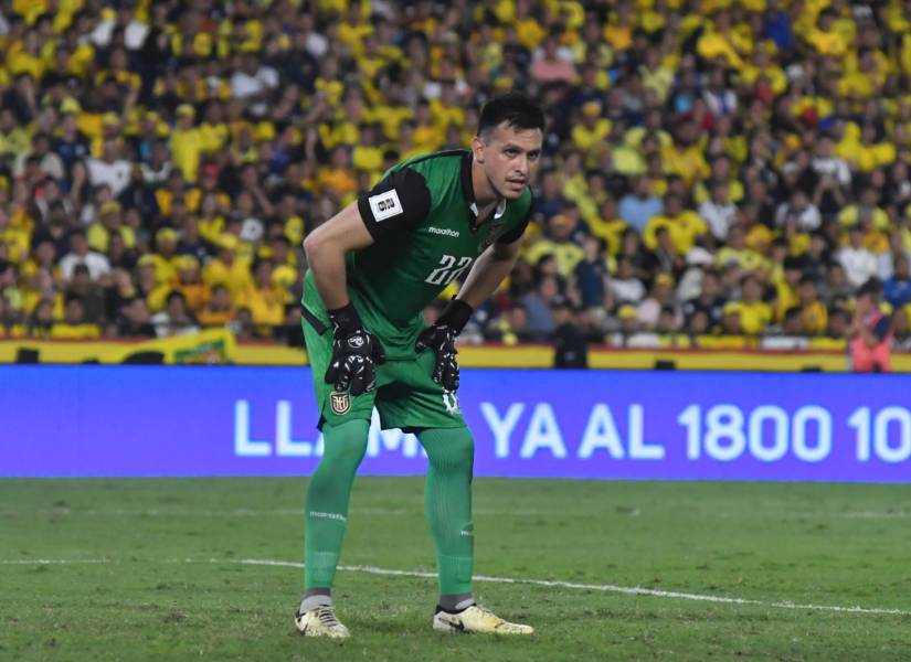 El portero de la selección de Ecuador, Gonzalo Valle, en el partido ante Brasil por las Eliminatorias Sudamericanas