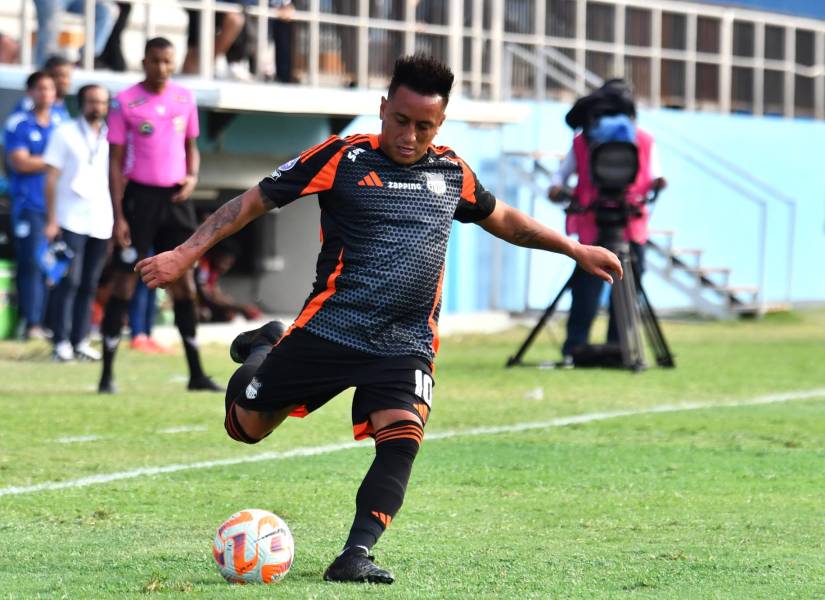 Christian Cueva viajará a Emelec con el plantel de Emelec para enfrentar a Leones FC.