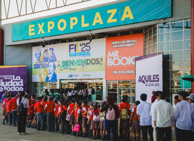 Estudiantes de primaria y secundaria acudieron al Festival Internacional del Libro.