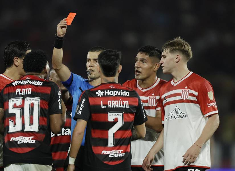 Gonzalo Plata fue expulsado por doble amarilla en la Copa Libertadores.