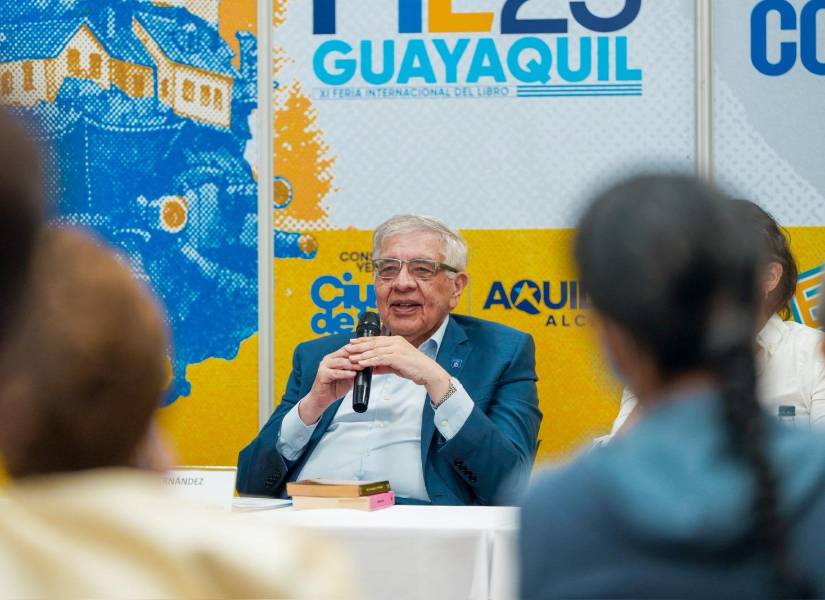 Joaquín Hernández durante su intervención en la FIL.