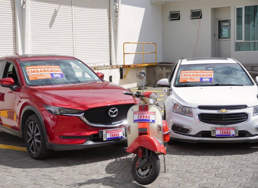 En Ecuador hay 92 carros embargados o secuestrados con los que el SRI pretenden cobrar más de 300 millones de dólares.