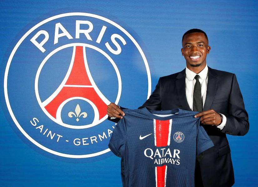 Willian Pacho en su presentación como nuevo jugador del PSG
