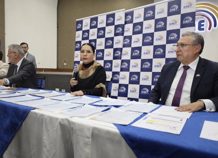Imagen de Diana Atamaint, presidenta del CNE, en una rueda de prensa el 31 de octubre del 2025.