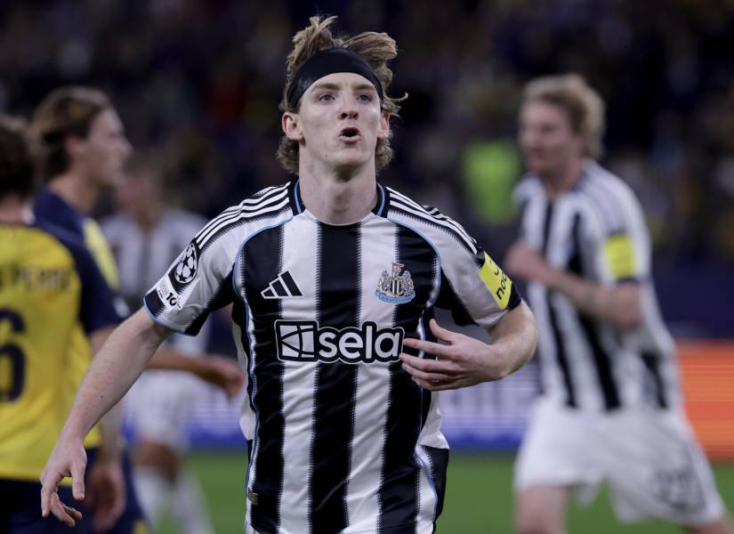 Anthony Gordon anotó dos goles en la victoria del Newcastle en la Champions League.