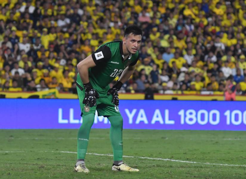 Gonzalo Valle, portero de la selección de Ecuador, contra Brasil por la fecha 15 de las Eliminatorias Sudamericanas