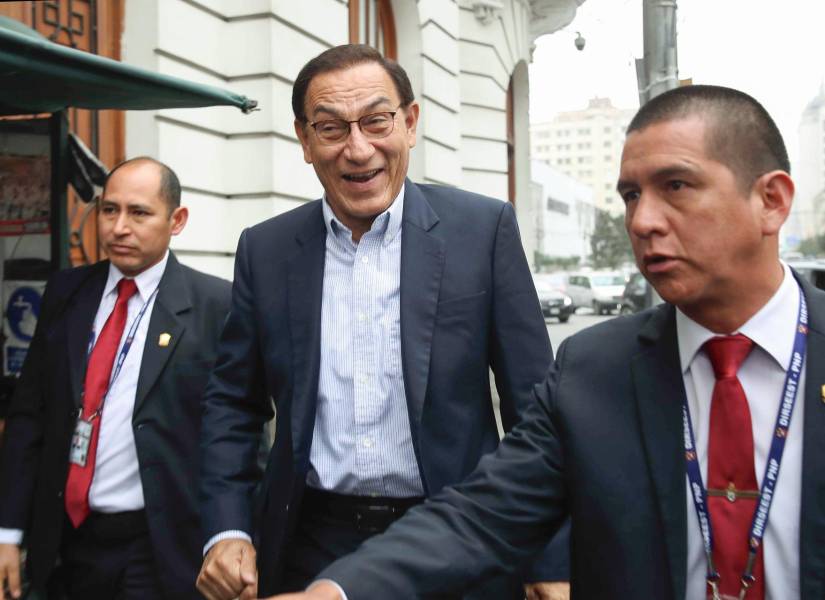 El expresidente de Perú Martín Vizcarra asiste al juzgado este miércoles