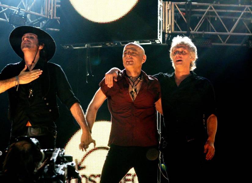 Los músicos juntos en una presentación, antes de la muerte de Cerati.