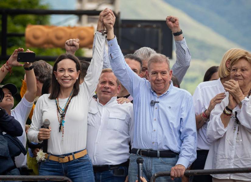 La líder opositora venezolana María Corina Machado, con el candidato a la presidencia de Venezuela Edmundo González.