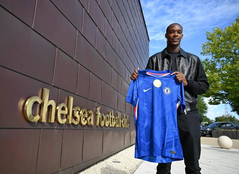 Emanuel Emegha firmó con el Chelsea para unirse al club en el 2026.