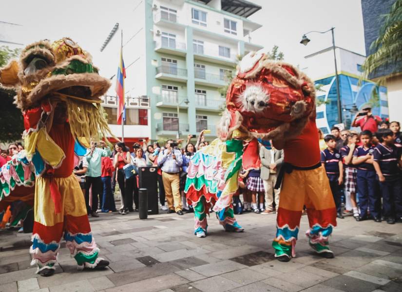 Imagen de la danza por el Año Nuevo Chino en Guayaquil, este miércoles 29 de enero.