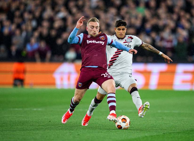 Piero Hincapié en el partido contra el West Ham por los cuartos de final de la Europa League