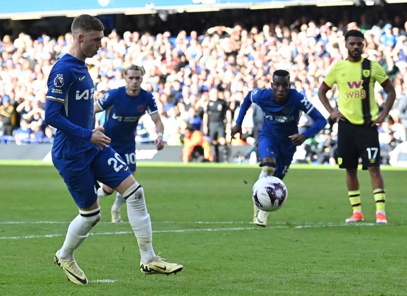 Cole Palmer anotó de penal el 1-0 para el Chelsea ante Burnley en la fecha 30 de la Premier League.
