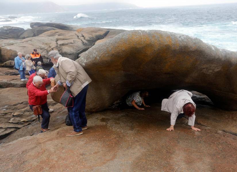 Muxía, la zona cero del 'Prestige', vuelve al foco internacional por sus populares piedras