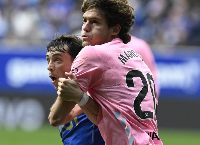 El defensa del Celta de Vigo Marcos Alonso durante el partido de LaLiga EA Sports que disputaron Real Oviedo y Celta de Vigo en el estadio Carlos Tartiere de Oviedo.