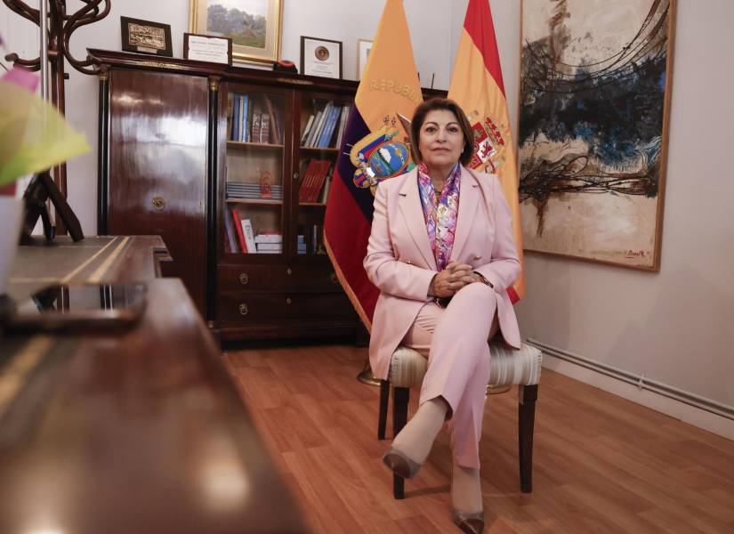 La embajadora del Ecuador en Madrid, Wilma Andrade, durante una entrevista.