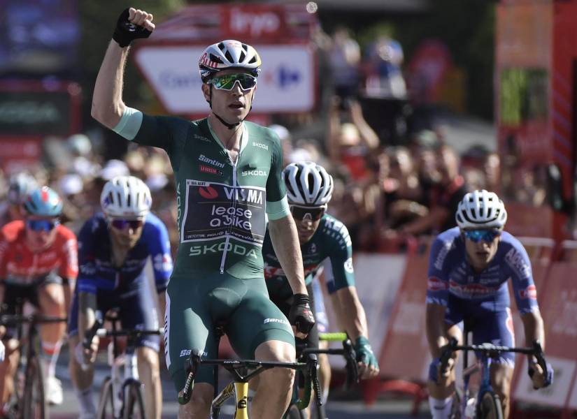 Wout van Aert celebra su triunfo en la séptima etapa de La Vuelta a España.