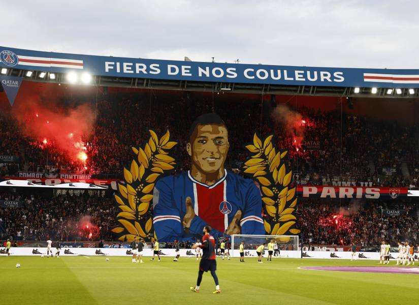 El público demostró su apoyo a Mbappé en París.