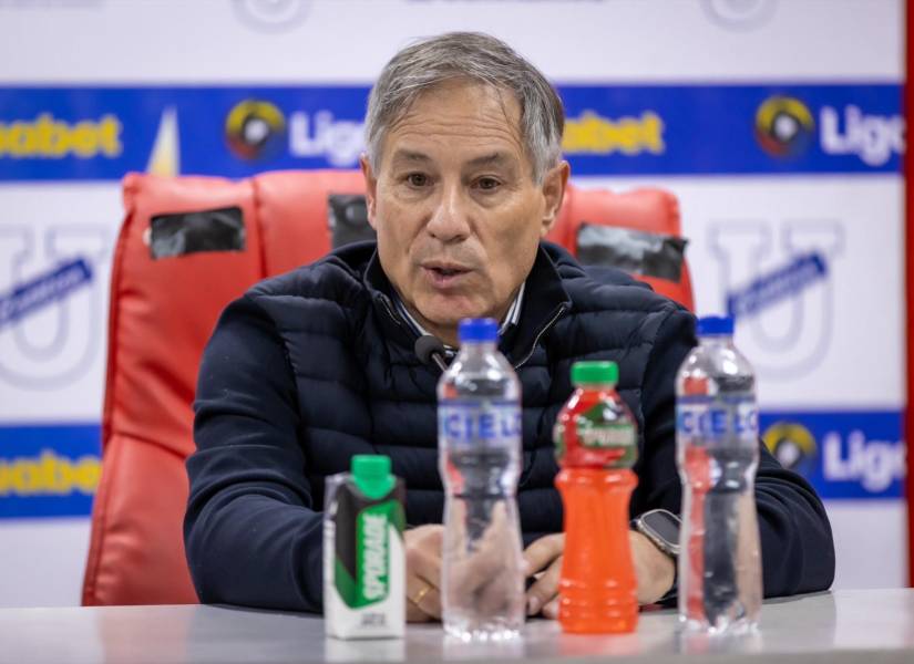 Ariel Holan eligió varias alineaciones para el encuentro ante Universidad Católica.