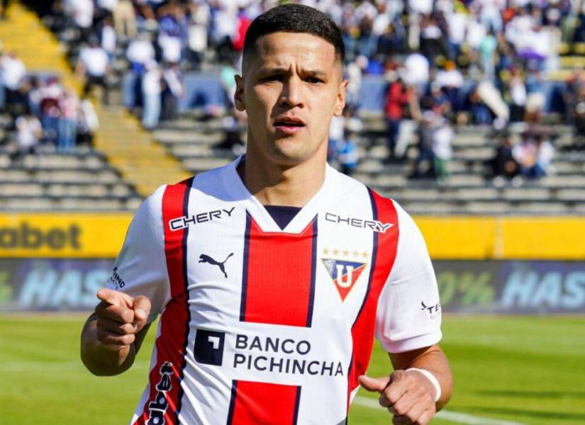 Alex Arce celebra un gol con Liga de Quito