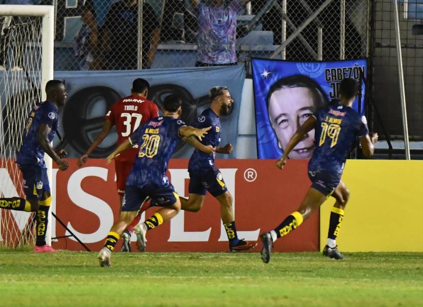 Delfín en el empate a uno vs. Belgrano en el Jocay. (API)