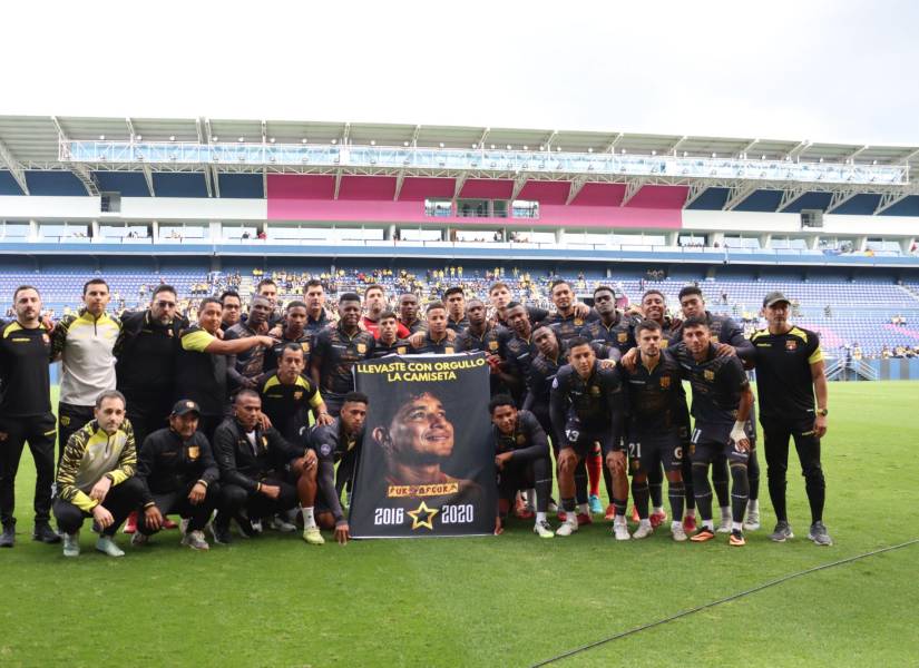 Barcelona SC hizo un emotivo homenaje a Mario Pineida.