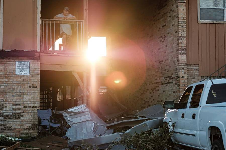 Huracán Laura deja 15 muertos en EEUU y a miles sin electricidad