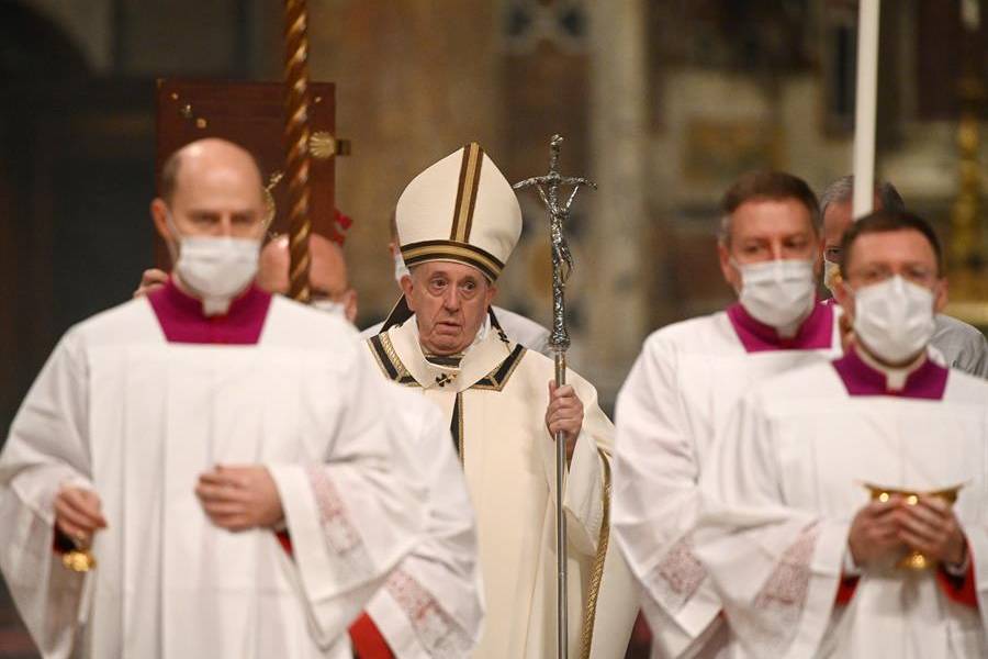 Papa celebra Misa de Gallo llamando a la fraternidad