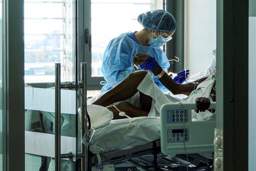 Pacientes con Covid pueden sufrir daños en vasos del cerebro