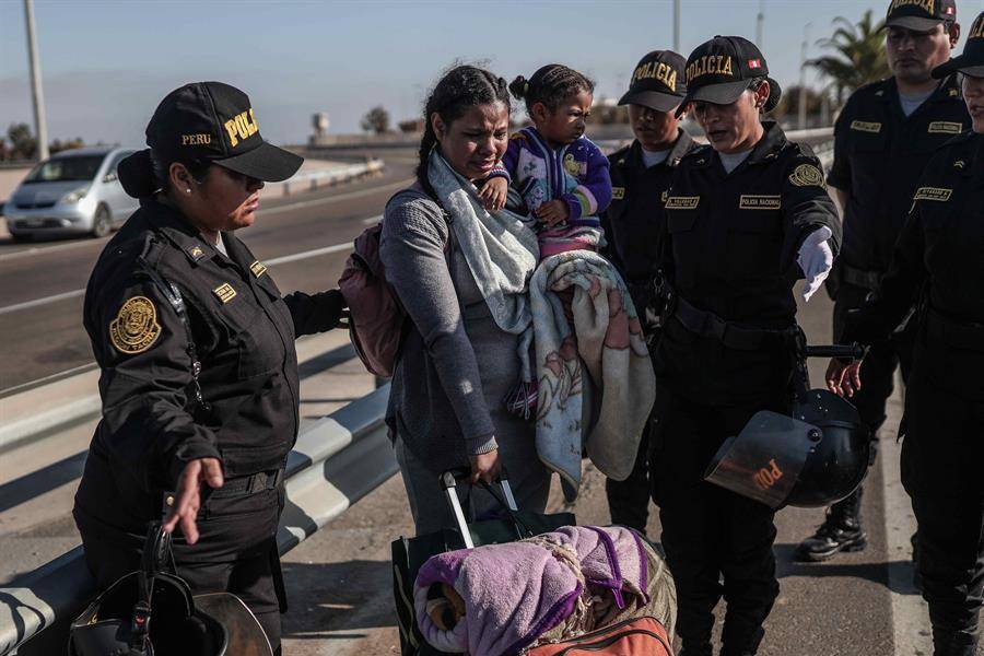 Perú plantea abrir un corredor humanitario para migrantes varados en la frontera