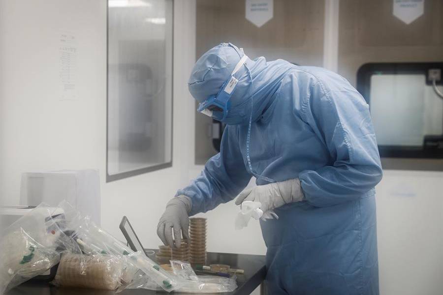 Ecuador hace contactos para adquisición de vacuna contra el COVID