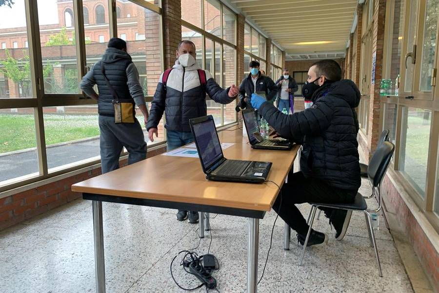 Los ecuatorianos en Roma votan entre estrictas medidas anticontagio