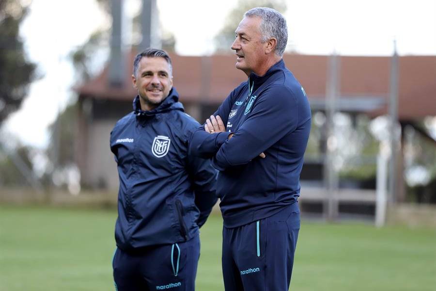 Alfaro está preocupado por falta de fecha para reanudación de eliminatorias