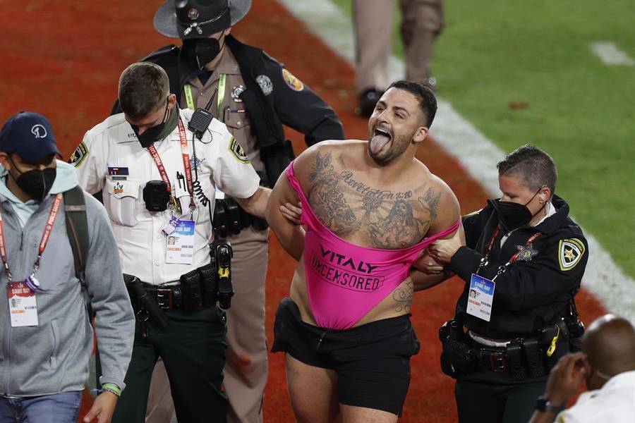 El espontáneo del Super Bowl se comprará una jirafa con ganancias de apuestas