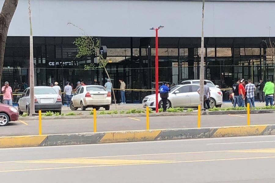 Sujetos asesinan a propietaria de cevichería, ubicada en una plaza comercial de Manta