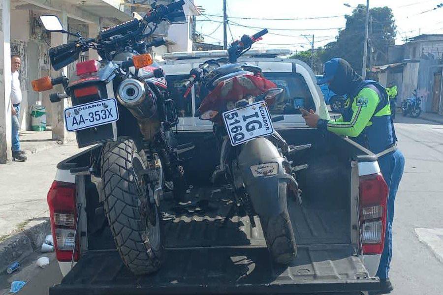 Guayaquil: Desde octubre motociclistas tendrán que usar cascos homologados con el sticker de su placa
