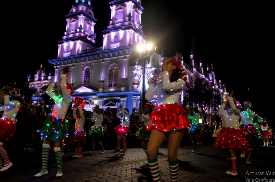 Desfile de Navidad recorrió el centro y sur de Guayaquil