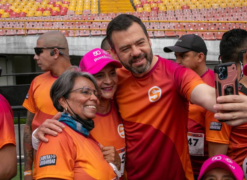 El alcalde de Bogotá, Carlos Fernando Galán, participó en la Caminata de la Solidaridad.
