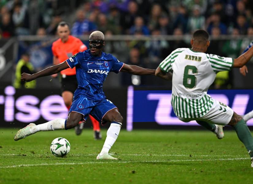 Moisés Caicedo quedó campeón con el Chelsea de la Conference League