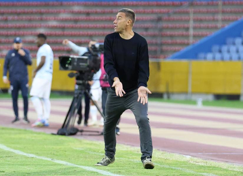 Orense analiza la continuidad de Raúl Antuña como entrenador.