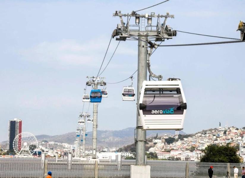 Imagen de archivo de la Aerovía, vista desde Durán, con Guayaquil de fondo.