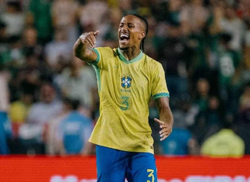 Éder Militão con la selección brasileña.